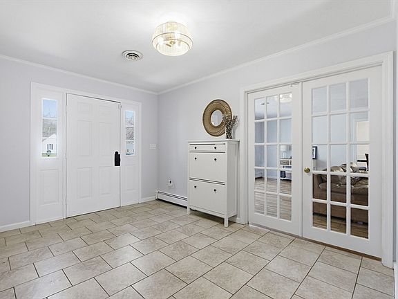 4th image of 28 Lancelot Ct