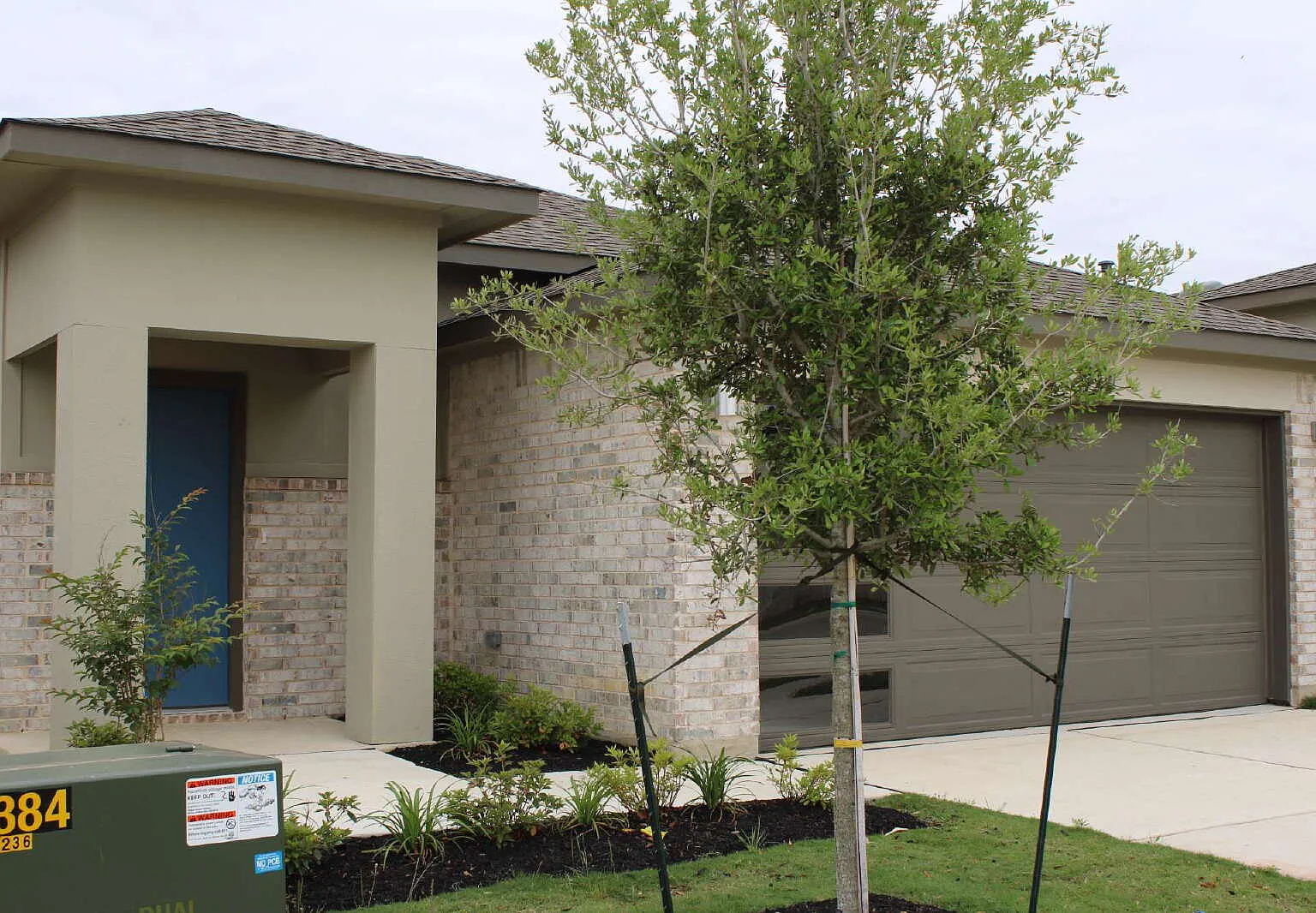 3 bed, 2.0 bath, 1391 sqft, $1,850 — Photo 2