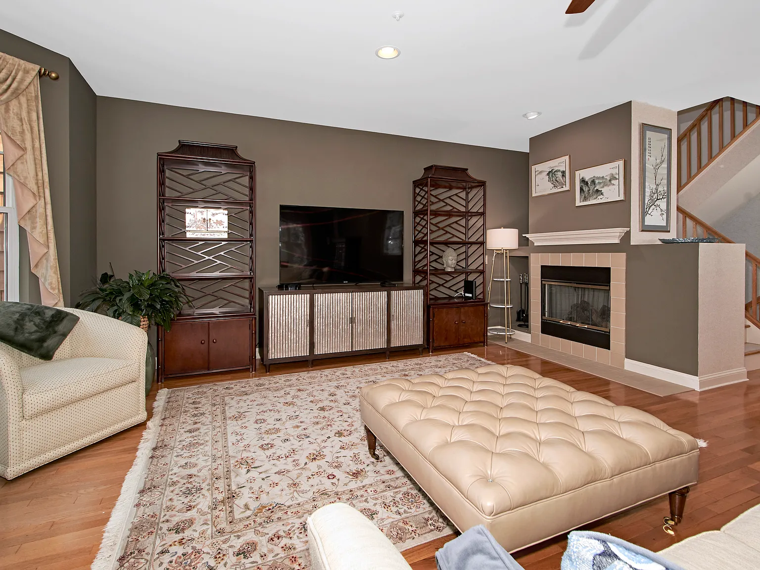 3 bed, 3.5 bath, 2859 sqft, $7,600 — Photo 3