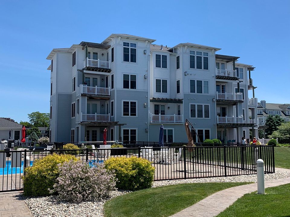1st image of 208 S Robert St Unit 16