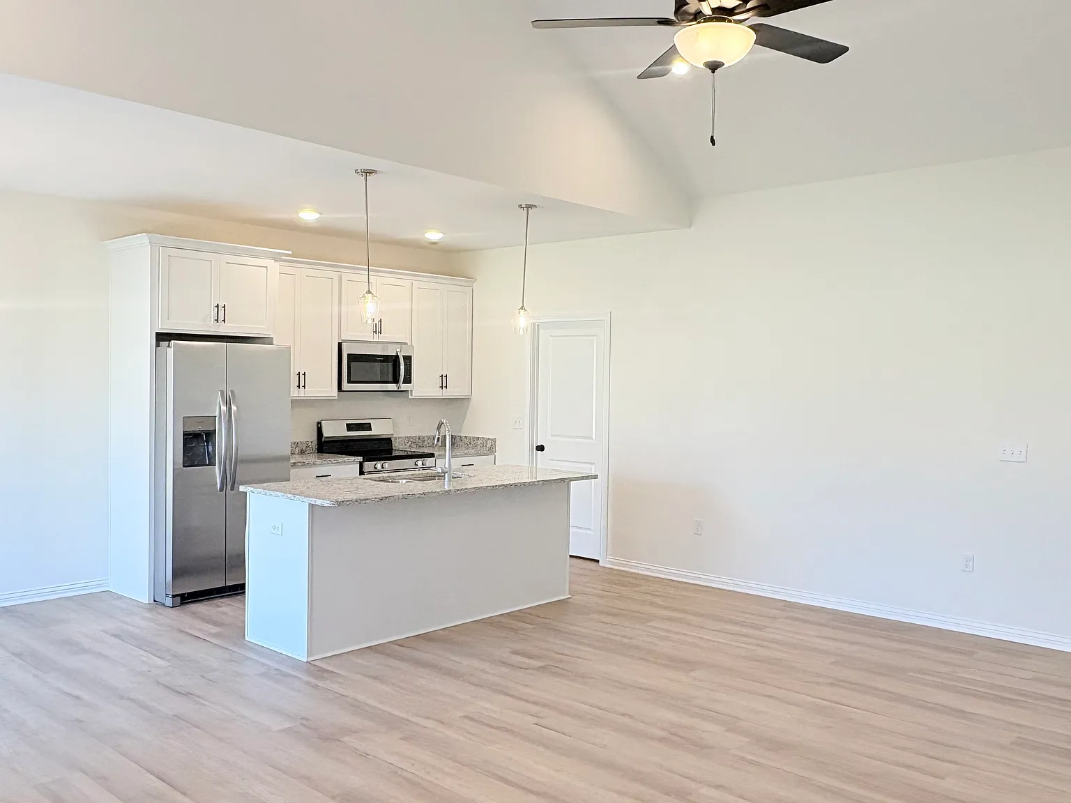 3 bed, $1,995 — Photo 3