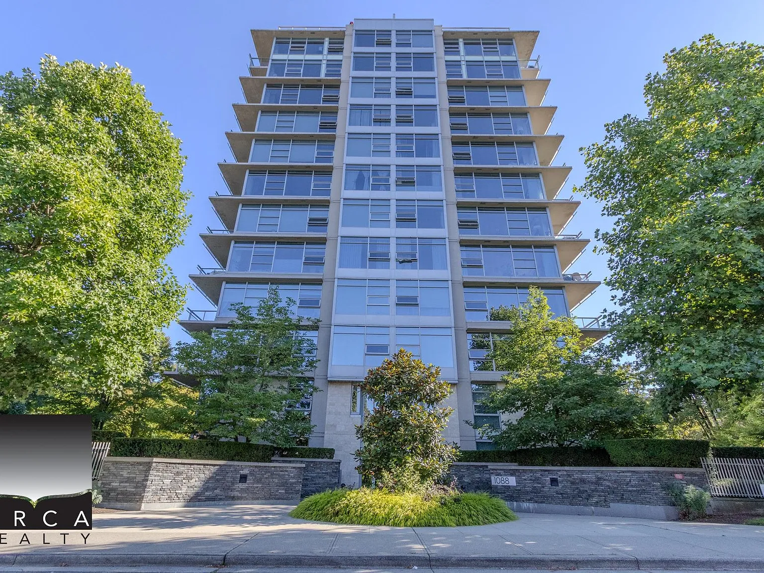2 bed, 880 sqft, $3,800 — Photo 1