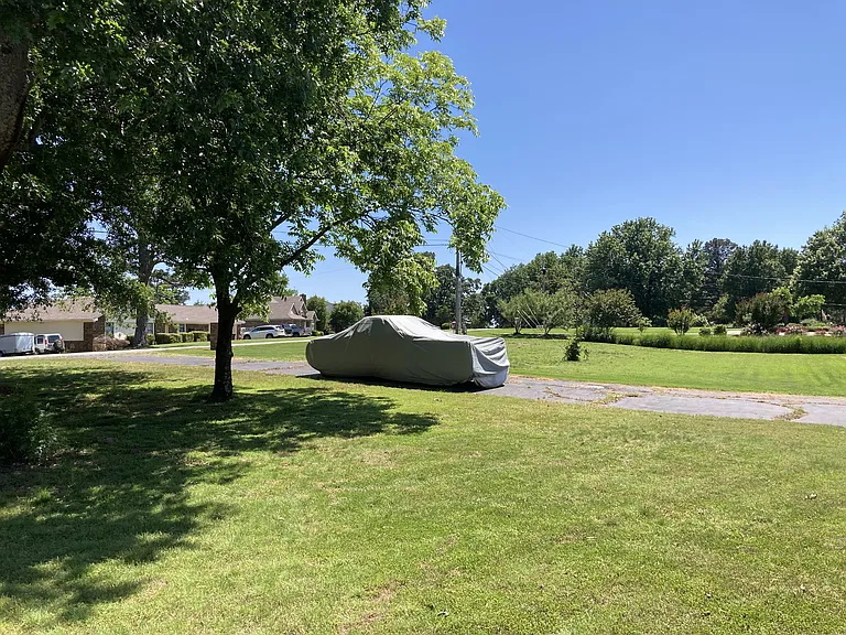 927 Skyline Dr — Photo 40