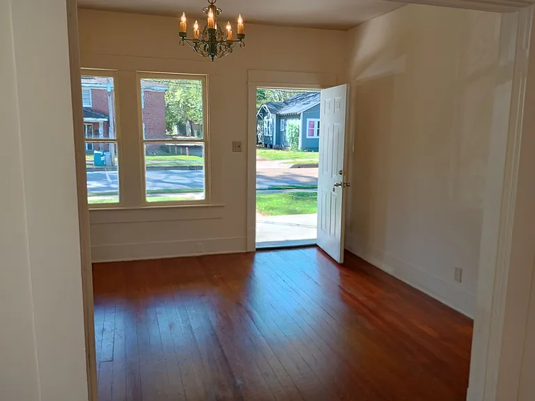 2222 Vance Ave — Photo 4