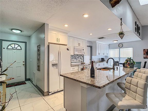 3rd image of 129 Bristol Cir