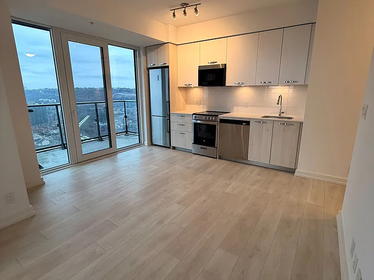 75 James St S #S-2606 — Photo 6