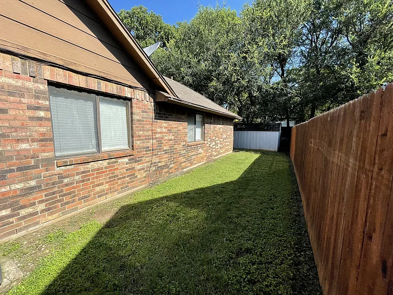 3202 Fairview Dr — Photo 8