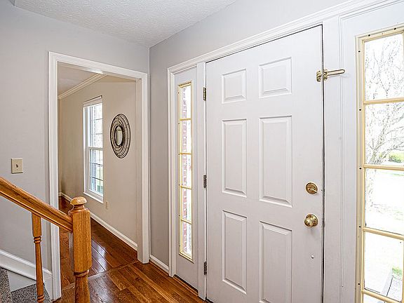 3rd image of 2071 Trailwood Dr