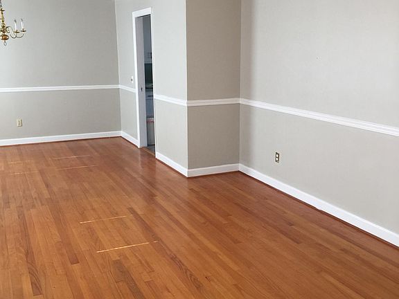 Spacious Living/Dining room