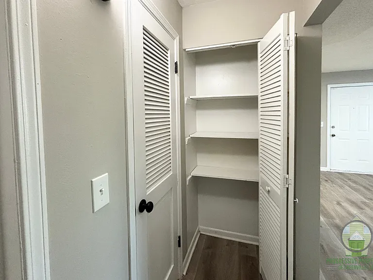 Maple Court Apartments — Photo 6