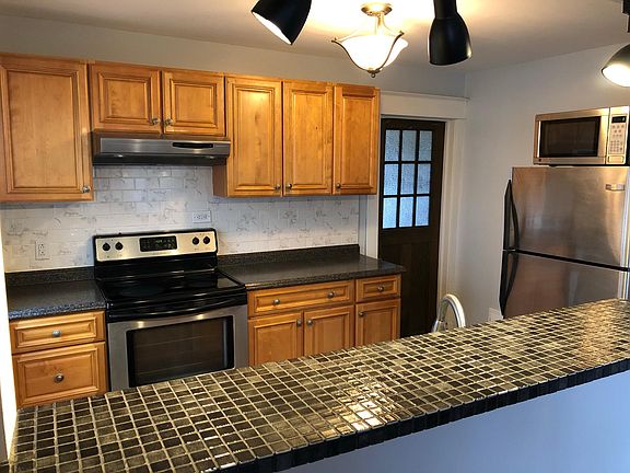 3rd image of 327 Windermere Blvd #2