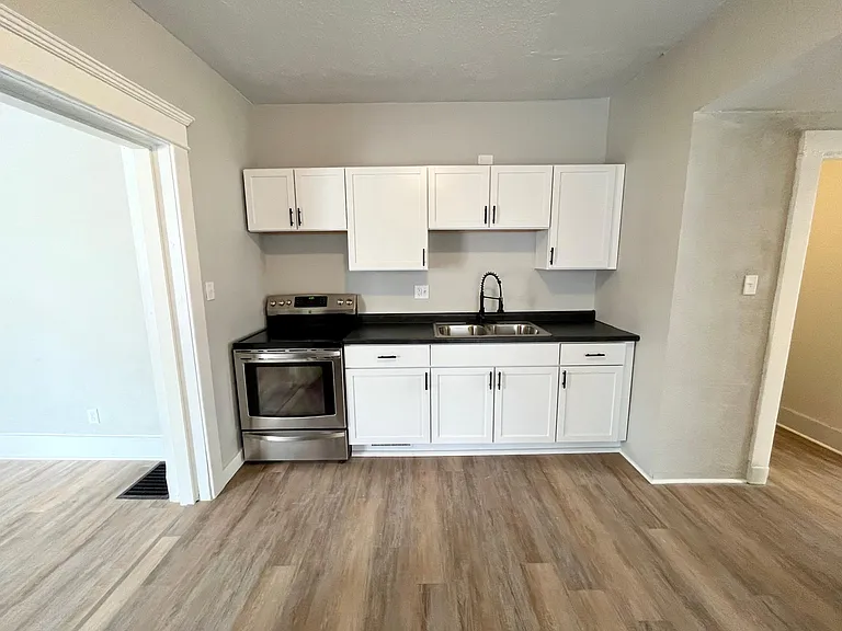 532 N Scott St #1 — Photo 6