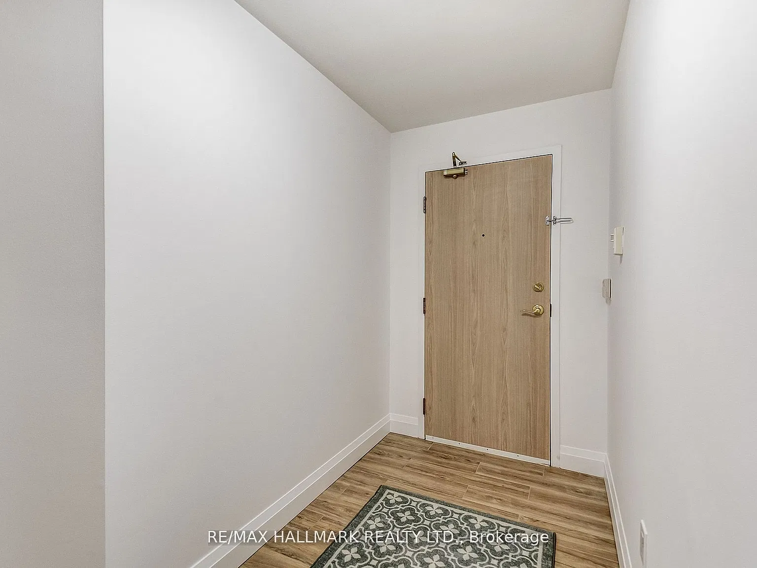 20 Harding Blvd W — Photo 4