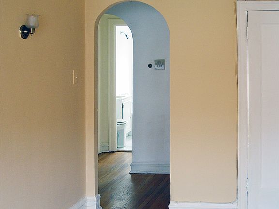 3rd image of 1431 W Carmen Ave APT 3C