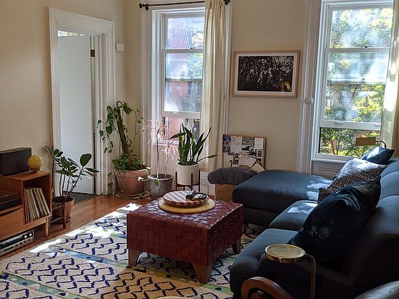 2nd image of 127 Pacific St #3