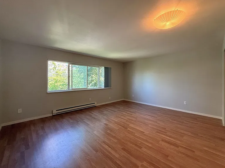 1617 E Jefferson St — Photo 6