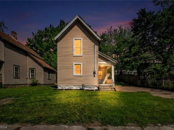 1 Smith Ct, Elyria, OH 44035