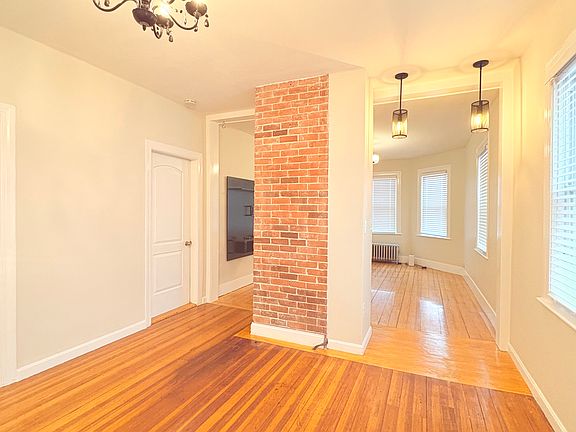 2nd image of 24 Violet St Floor 1