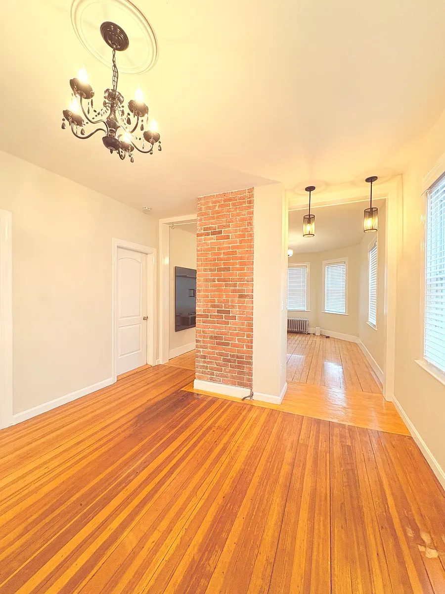 Building Photo - 24 Violet St #1