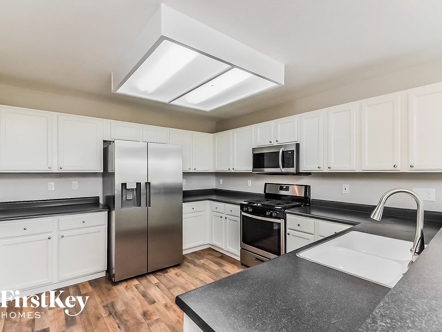 3 bed, 2.0 bath, 1998 sqft, $2,575 — Photo 4