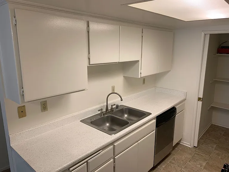 White Oak Apartments — Photo 8