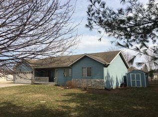 19413 Pinecrest Rd, Petersburg, IL 62675