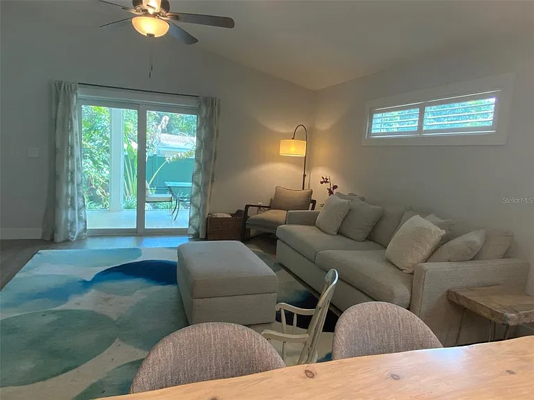 2933 Maiden Ln — Photo 9