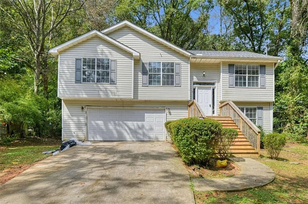 3 bed, 2.0 bath, 1415 sqft, $2,040 — Photo 4