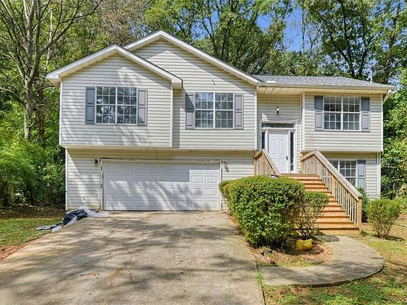 4th image of 215 Pinehurst Dr