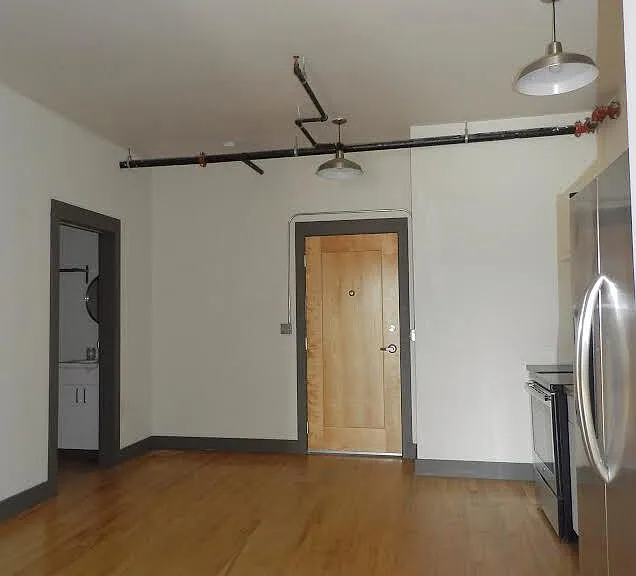 222 N Central St — Photo 33