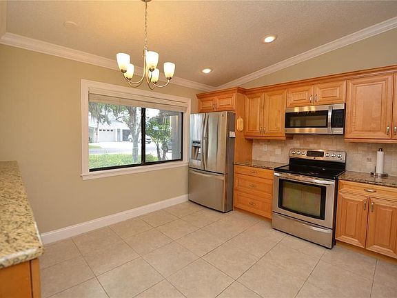 5th image of 92 Lake Forest Pl