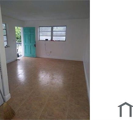 3rd image of 756 NE 126th St APT 10