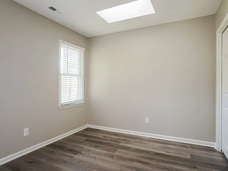 1011 Laurens Way — Photo 13