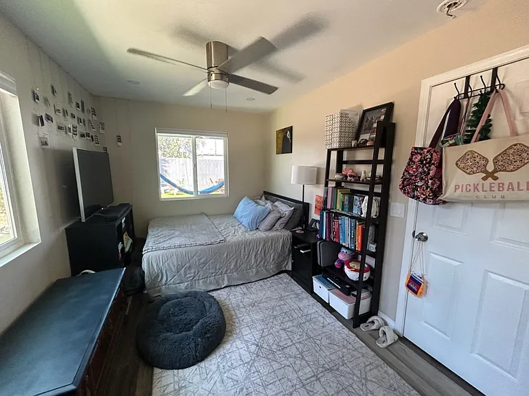 4676 Doliva Dr — Photo 8