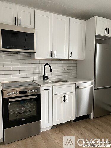 2nd image of 740 E 7th St #9F