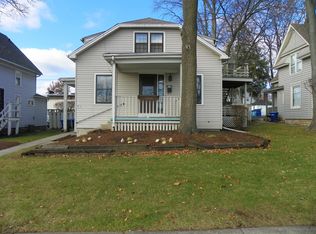 12 Richards St #B, Geneva, IL 60134