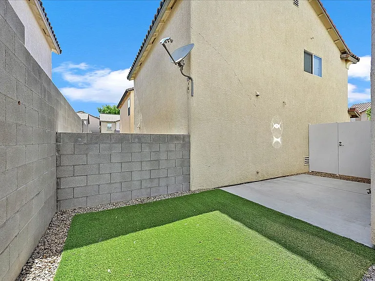 8755 Firecracker Ct — Photo 20