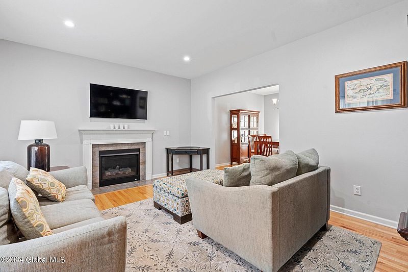 4th image of 2762 W Lydius Street
