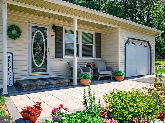 5th image of 10 Hampshire Ln