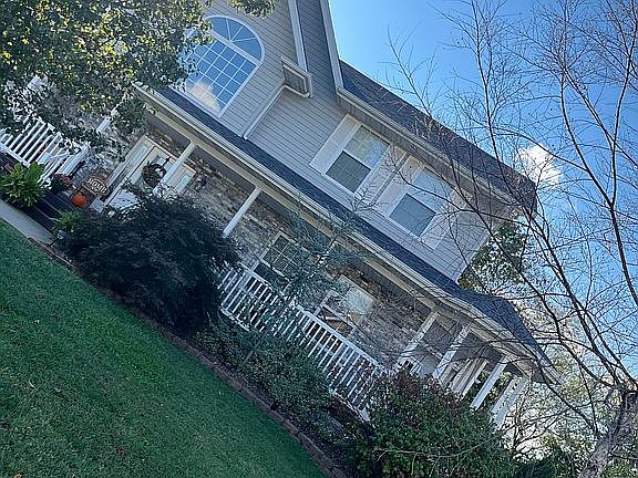 5th image of 835 Saratoga Rd