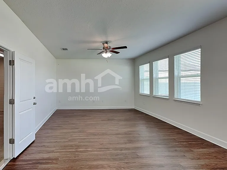 4526 Reisswood Loop — Photo 6