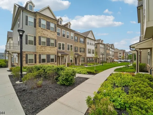 1 Haralson Ct, Livingston Twp., NJ 07039
