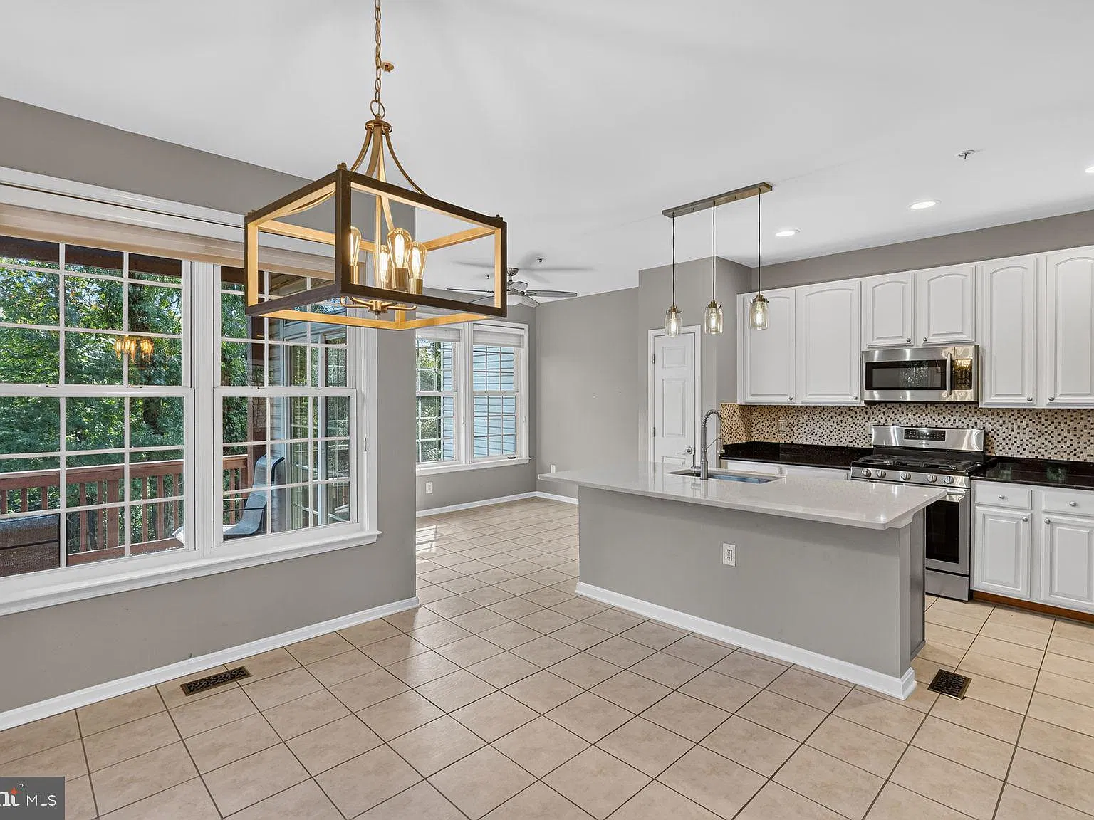 3 bed, 4.0 bath, 2058 sqft, $3,250 — Photo 4