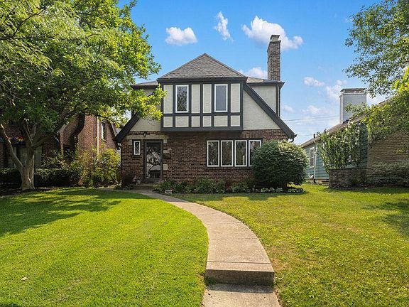 2nd image of 742 Montrose Ave