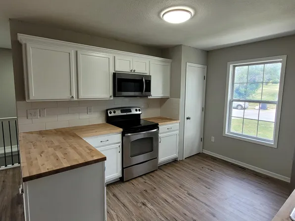 2944 NW Mill Pl, Blue Springs, MO 64015