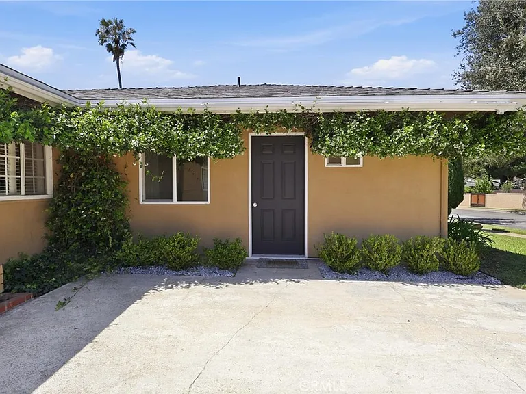 524 E Ghent St — Photo 26