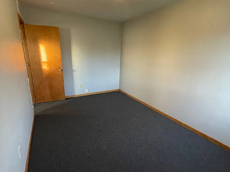 8809 W Villard Ave — Photo 3