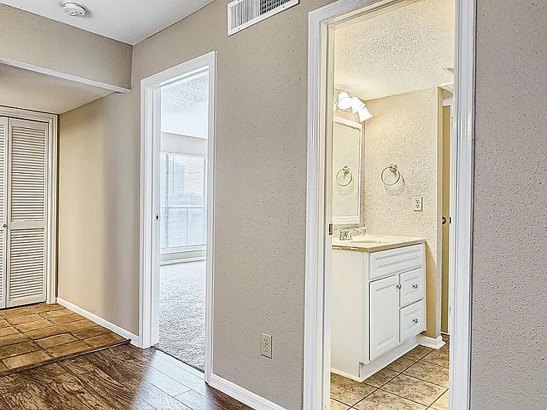 3130 Walnut Bend Ln #402 — Photo 12