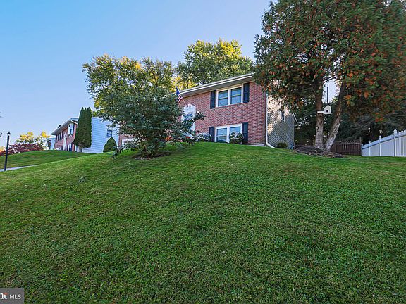 4th image of 1640 Honeysuckle Dr