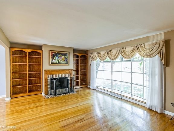 5th image of 320 N Richards Dr